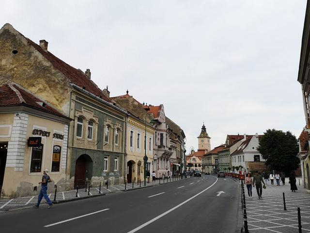 布拉索夫的街道。本文图片均为作者拍摄