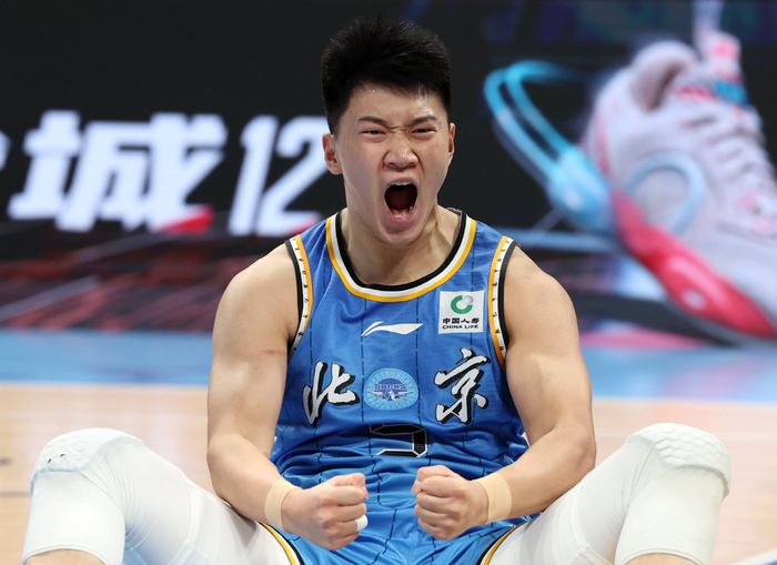 在北汽受伤病侵扰之际，雷蒙站了出来。  资料图/新华社