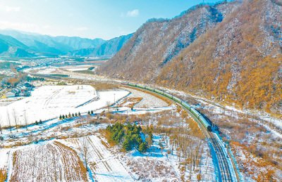 秦岭小慢车便民春运路2024春运一线
