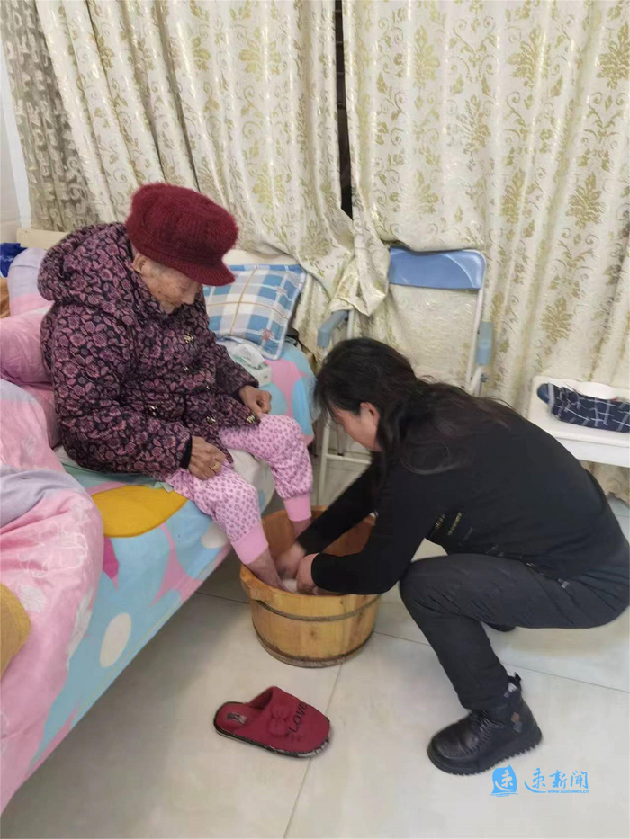 泗阳这对夫妻35年"马拉松"式孝老爱亲,带着妈妈"跑过"了102岁