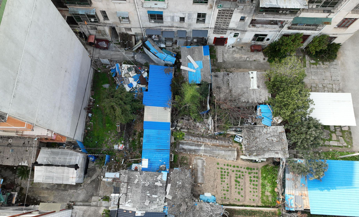 清流县龙津镇宏福巷至宏祥巷公路养护站周边改造前。受访者供图