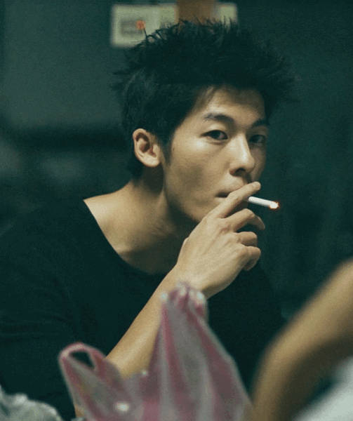 来看一些对我的眼睛很友好的男明星抽烟动图|男明星|吴彦祖|张国荣_新