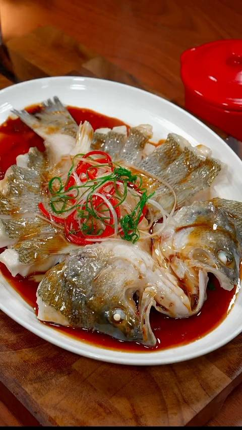 以后鲈鱼买回家你就像我这样做个清蒸鲈鱼口感滑嫩