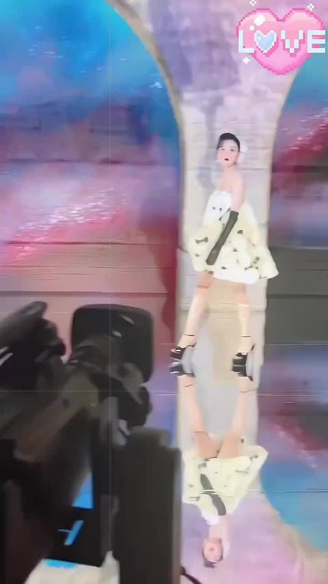 地板反光穿裙子真危险你是如何看待宋祖儿新剧过审的