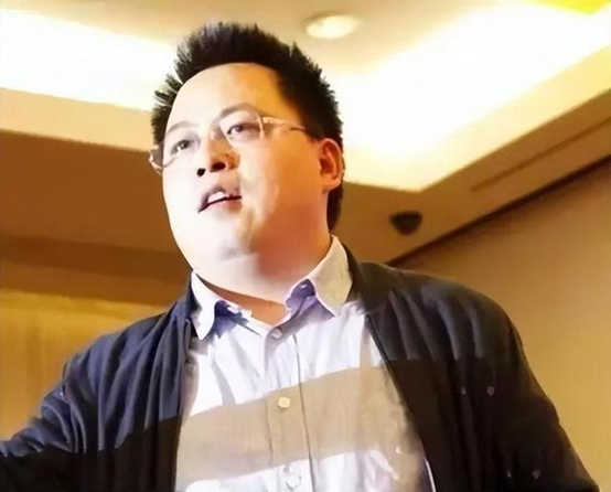 迫于无奈之下,竺兆江选择离开工作了十年的波导公司,并拉着自己在波导