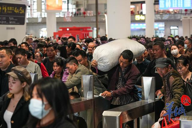 图集|春运里的广州白云站,欢声笑语中的返乡潮|旅客|春运|候车厅_新浪