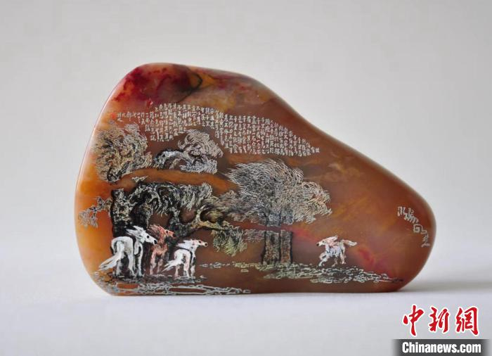 "微雕大师"邹本卫:匠心技艺心手相传|新疆|微雕|技艺_新浪新闻