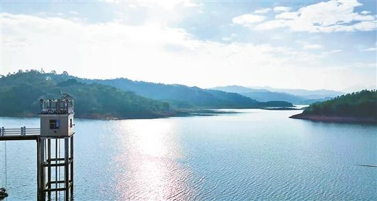 本地看点>正文>幸福水库,水清树绿,环境优美乡村治理科技赋能筑牢管理