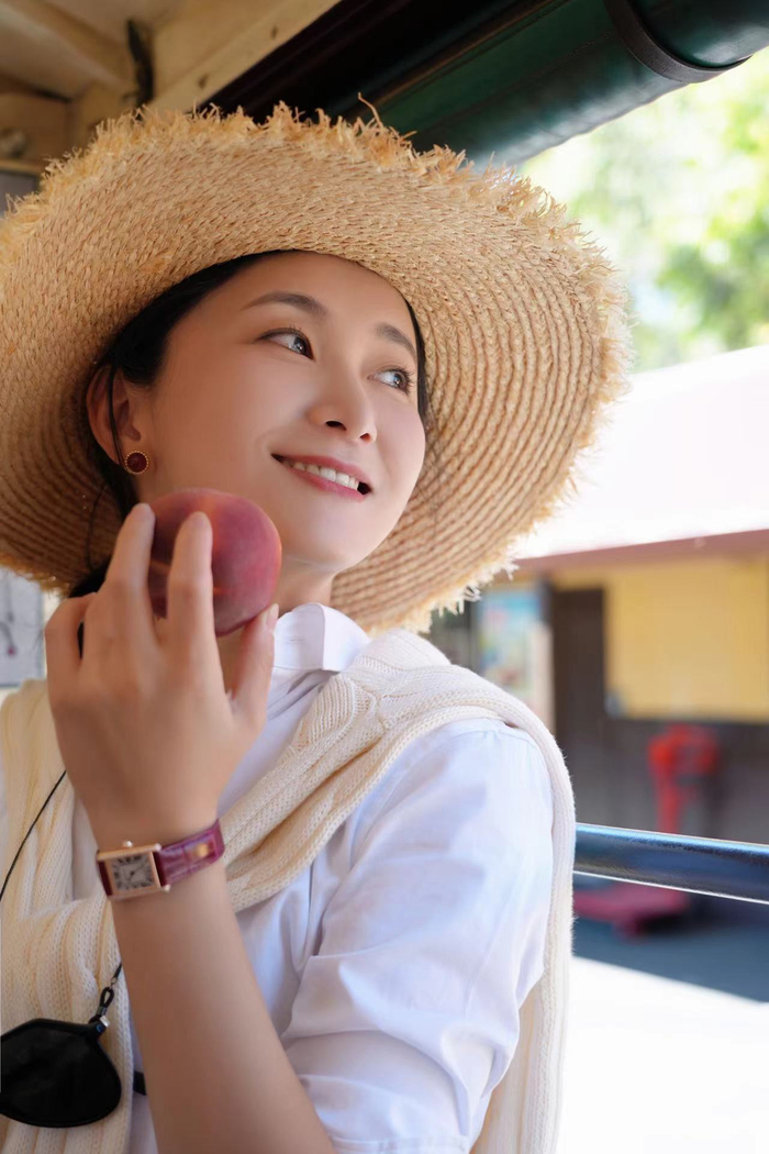 赵秦墨尔本小火车写真曝光 仿佛误入童话世界|赵秦|小火车|墨尔本