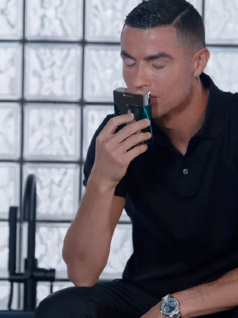 c罗ins更新cr7香水