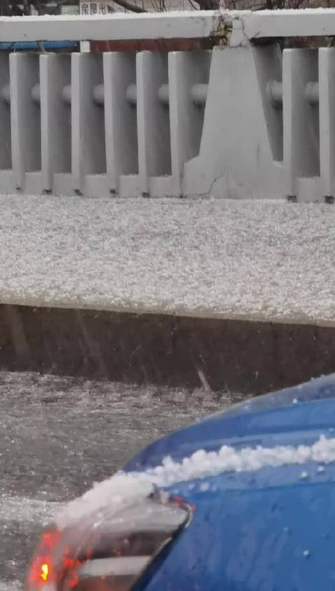 贵阳城区降下冰雹