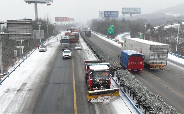 極端暴雪凍雨天氣如何安全通行高速公路