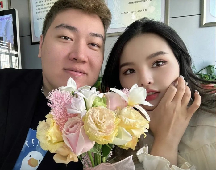 00年二婚96颜丙涛与越南女友领证,去年与前妻离婚后闪电二婚