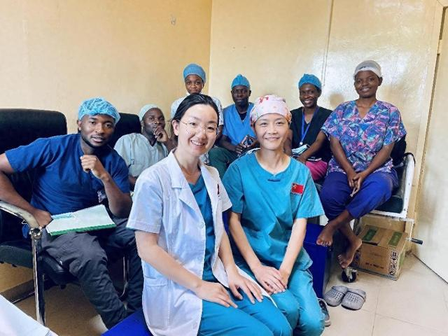 援非医疗队翻译曾秋:秉承初心,勇担使命的全能手|医生|新冠肺炎_新浪