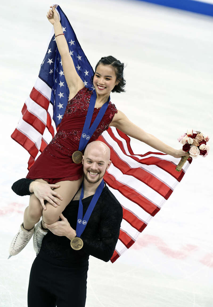 加拿大老将组合获得四大洲花样滑冰锦标赛双人滑冠军