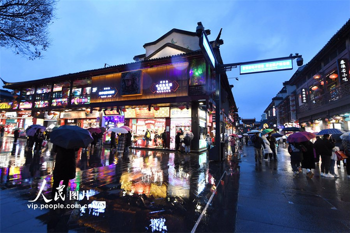 江苏南京秦淮灯会璀璨亮灯