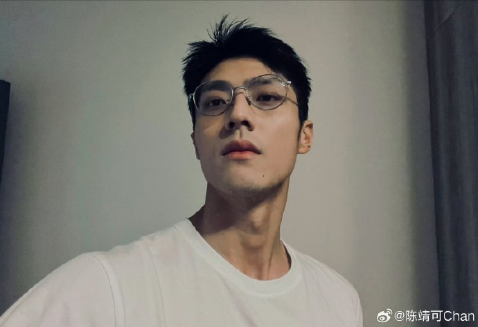 哥,你好大方 一次性发这么多眼镜自拍05真的有被帅到|眼镜|自拍