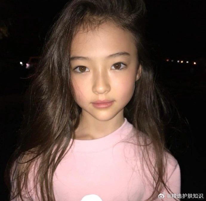 之前和bp的合照很合我的审美,我就去找这个小妹妹是谁,妹妹是韩德混血