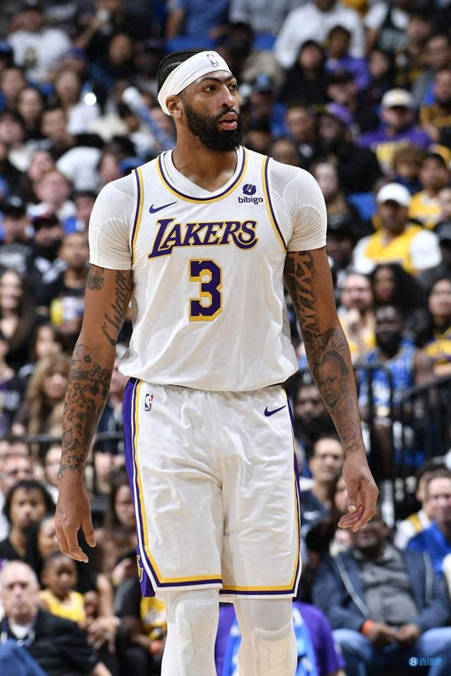 浓眉半场8中4 得到8分11篮板3助攻1盖帽|安东尼·戴维斯|湖人|nba常规