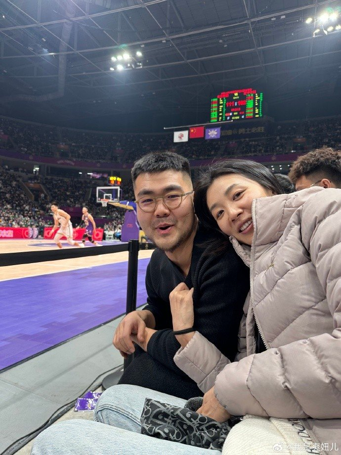 赵爽晒照:我和美娜也太美了吧|辽宁|赵爽|北控_新浪新闻