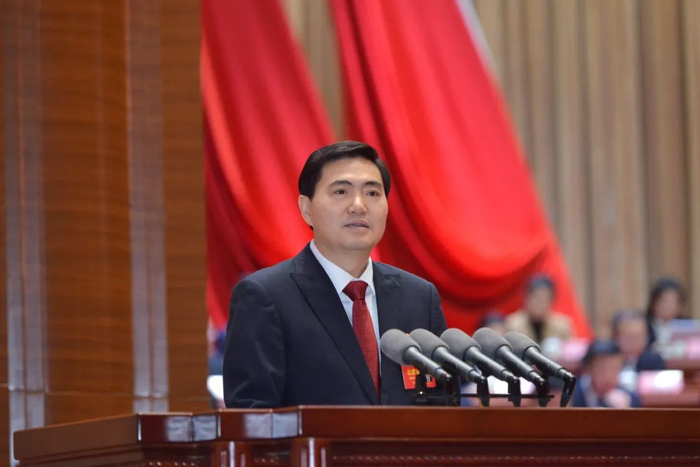 2月1日，向承强作政府工作报告（来源：山水黔南）