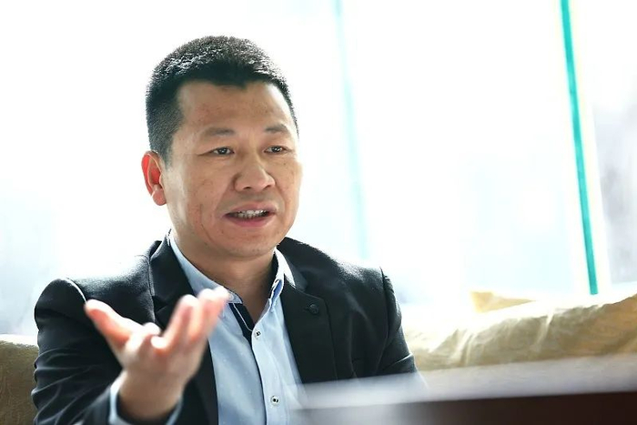 据1月22日的公告,周成建女儿胡佳佳卸任美邦服饰总裁职务,之后将由