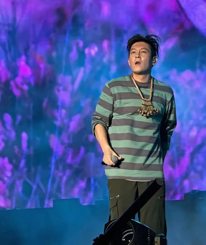 "微信借到了300块,从la回到香港了"|香港|陈冠希|娱乐圈_新浪新闻