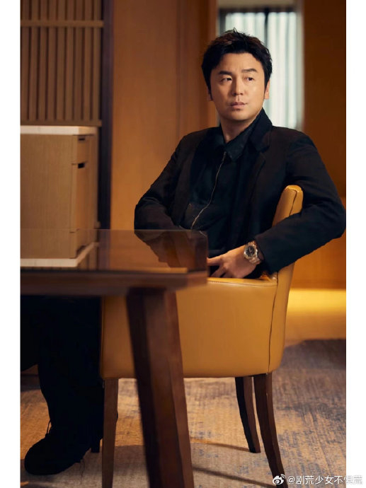 雷佳音被粉丝送了个大头哈士奇的抱枕……|雷佳音