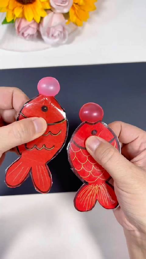 用长方形卡纸做会吐泡泡的小鱼非常可爱寓意年年有余