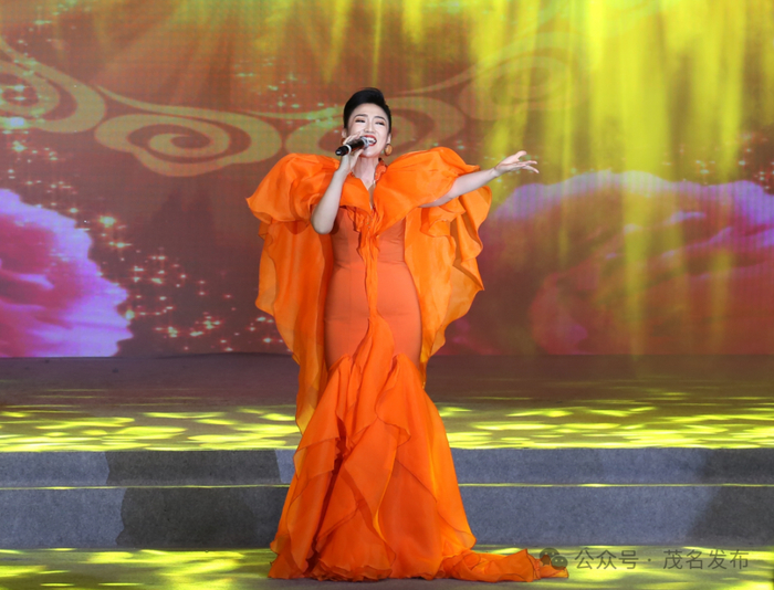 女声独唱《喜庆的日子》