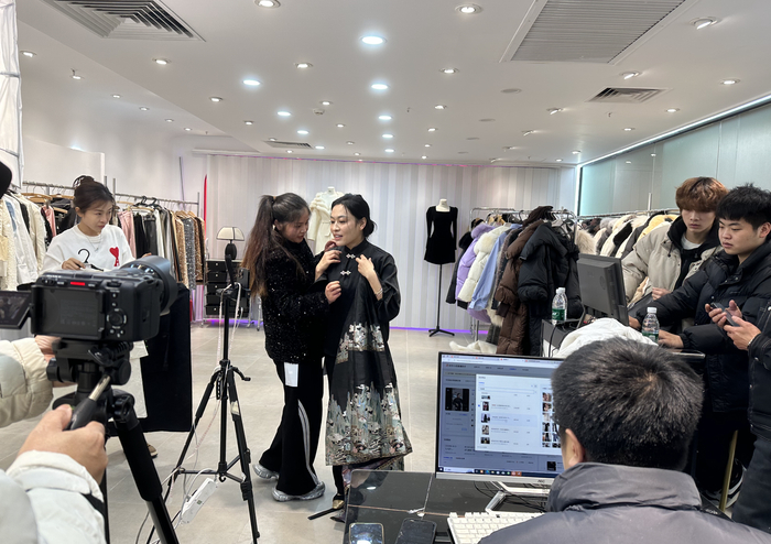 服装一件代发行业的新浪潮：灵活与高效的市场机遇