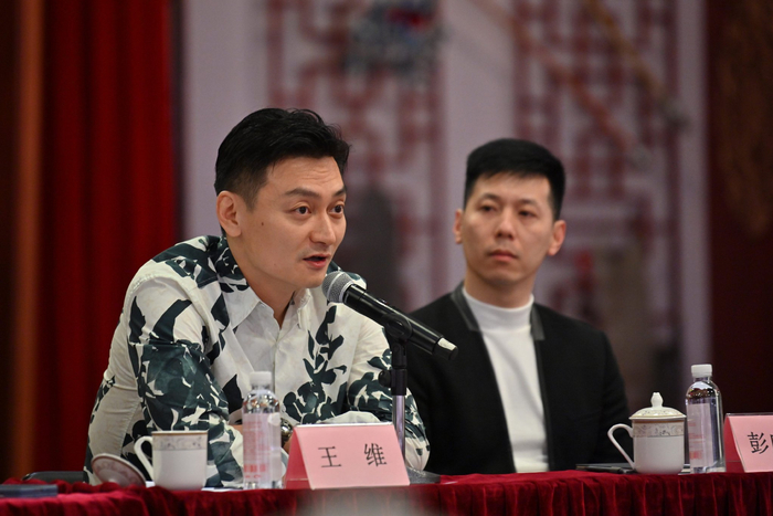 香港话剧团演员,double double工作室艺术总监王维香港话剧团演员