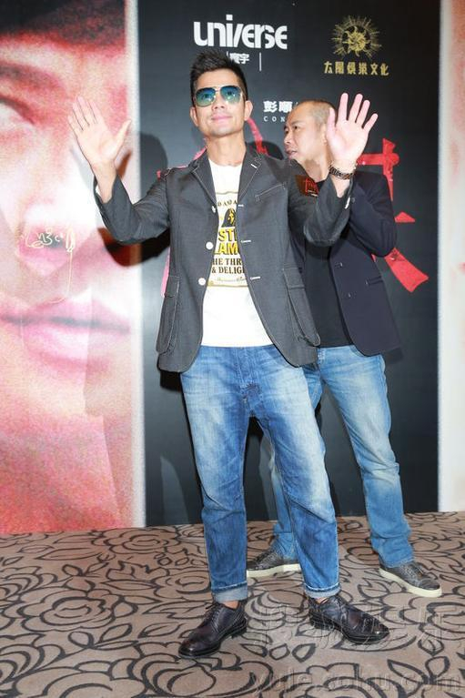 郭富城才是"反油腻"第一人!不穿大叔装,裤子短一截,帅气有型