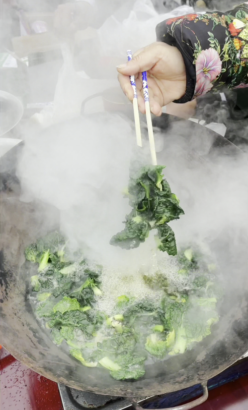 面条里放的当地特产"泡泡青".