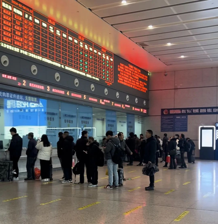 【新春走基层】南昌西站春运高峰不显峰 志愿服务暖