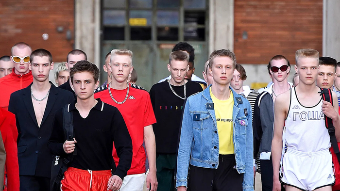 时装秀场被各种喧嚣撞色的宽松运动服占领