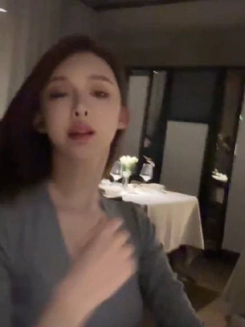小gina现在真的是完美女人有钱有颜有闲还有热度!