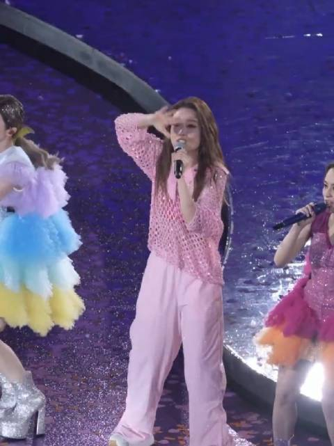 twins演唱会尾场嘉宾容祖儿合唱隆重登场