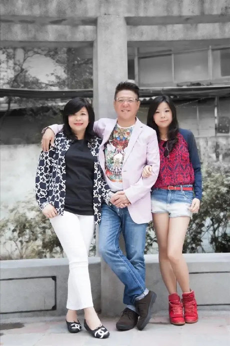 这些细节还是姜育恒的老婆写书时才爆出来的,他自己从来没有公开说过.