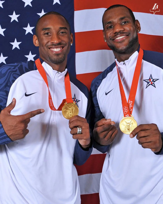 湖人官方晒出一组勒布朗-詹姆斯和科比-布莱恩特的合影|湖人|科比