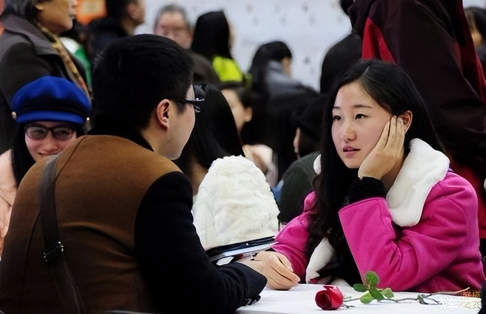 大学生"敷衍式"相亲火了,光看屏幕都笑得嘴得合不拢,真绝了|男孩|相亲