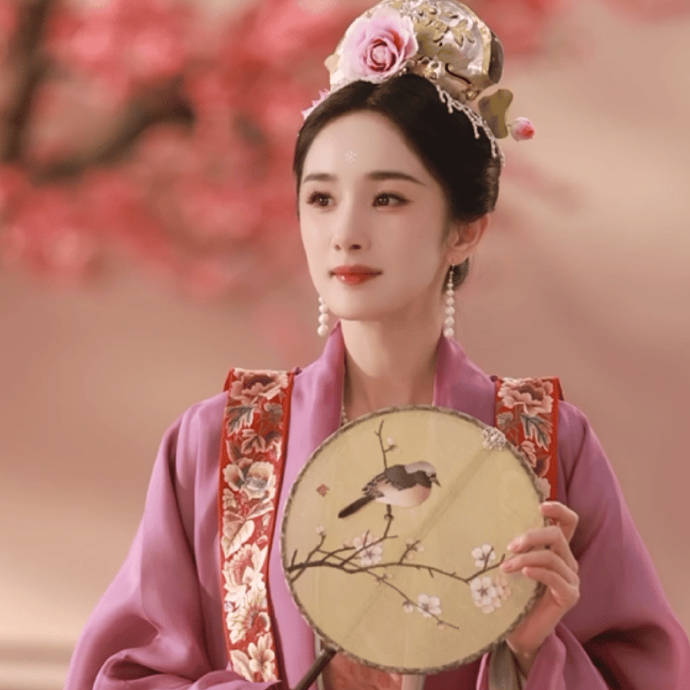 杨幂花钿妆河南春晚造型,看着如何