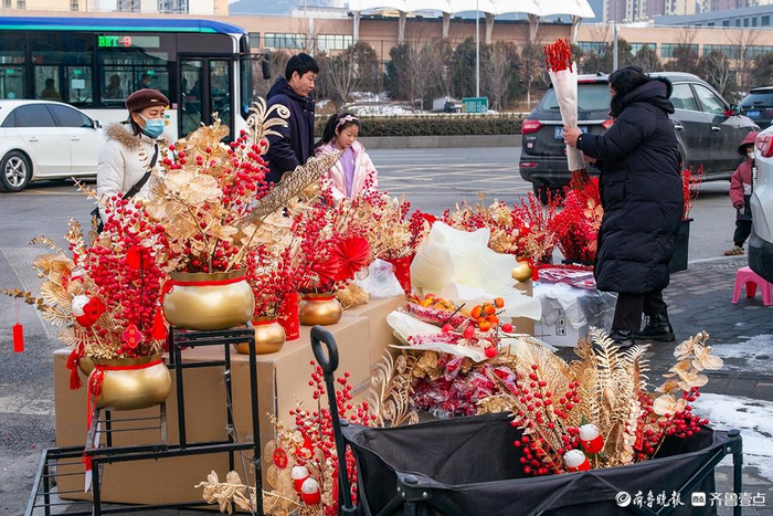今视角 | 街头买花,回家过年