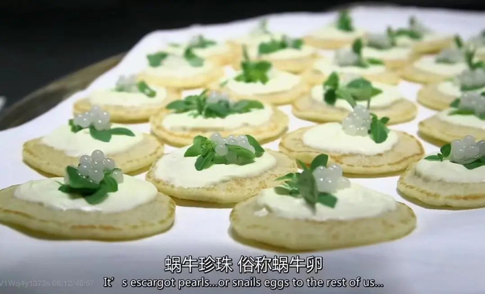 曝光顶级富婆的一日三餐:万米高空吃蜗牛卵,边听猪叫