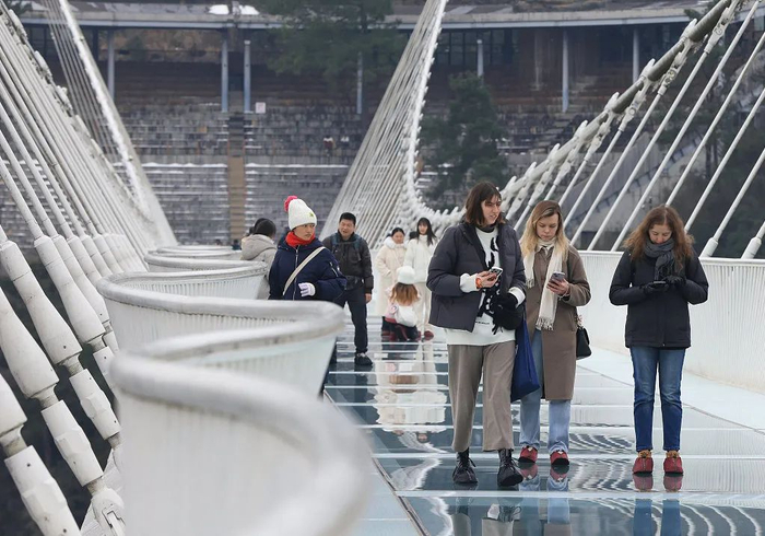 在湖南张家界游玩的外国游客&nbsp;资料图(视觉中国)