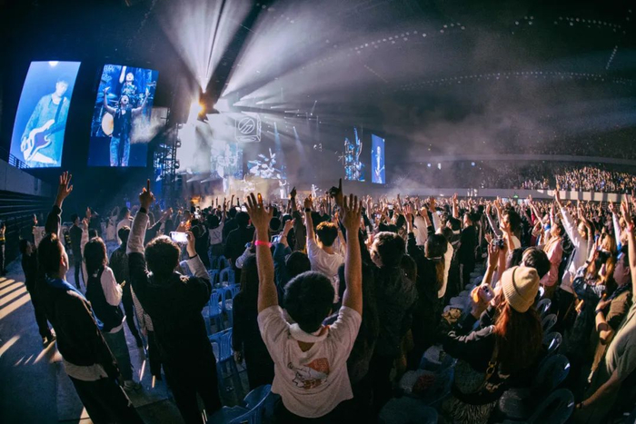 陪supper moment一起,征服每一场live,点亮你的life吧!