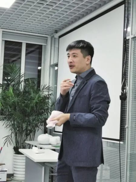 张雪峰:又捐400万,十分害怕|哈尔滨理工大学|张雪峰|哈理工_新浪新闻