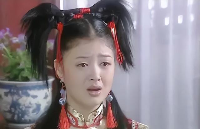 等到2001年的时候,蒋欣在《大钦差之皇城神鹰》饰演一名叫胖妞的丫鬟
