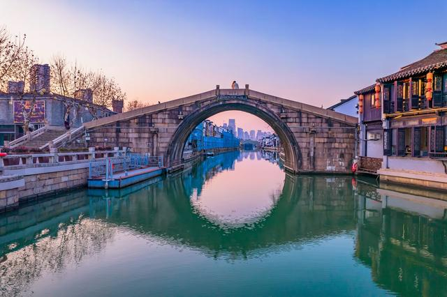 江苏无锡南长街,古色古香,温婉绵长,在江南水乡看灯火阑珊