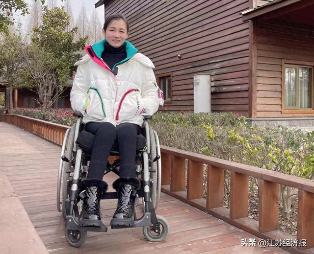 "轮椅女孩"郝小妹:活着,为了遇见更好的自己|抖音|轮椅|郝小妹_新浪
